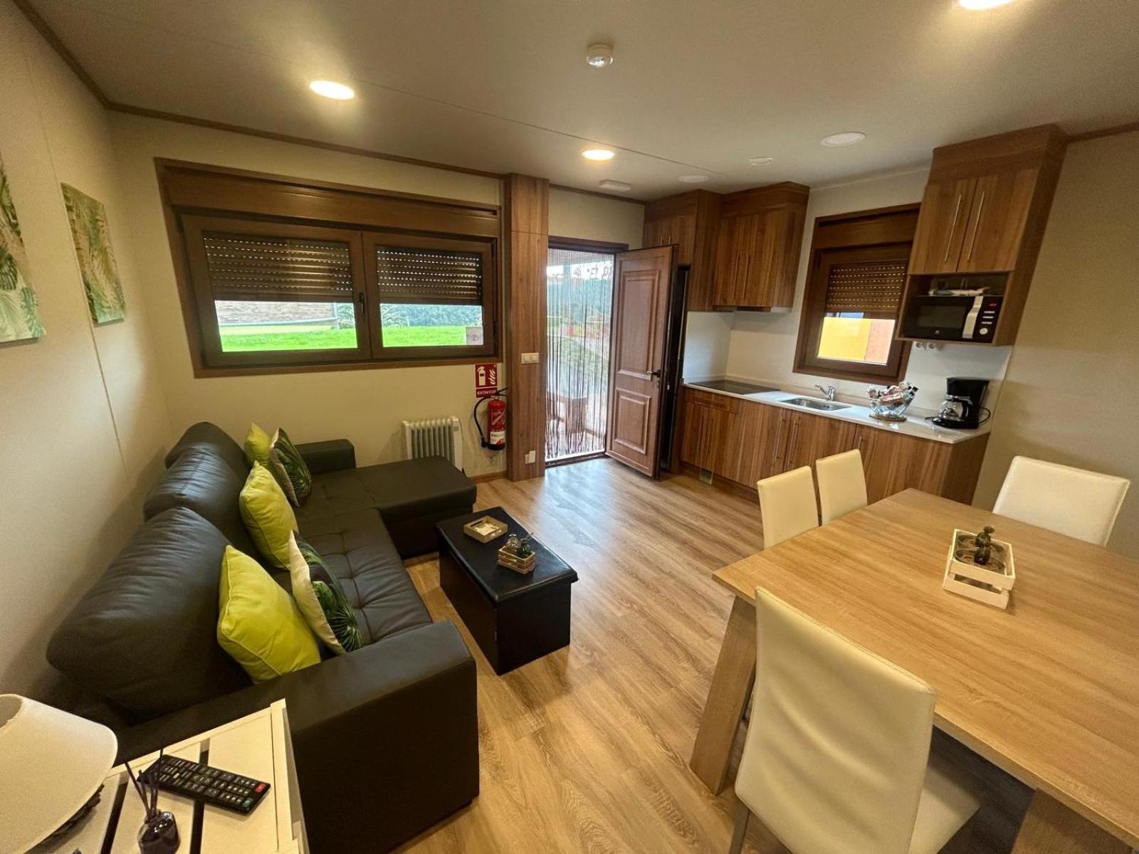 Apartamentos El Prau 尤比雅克 外观 照片